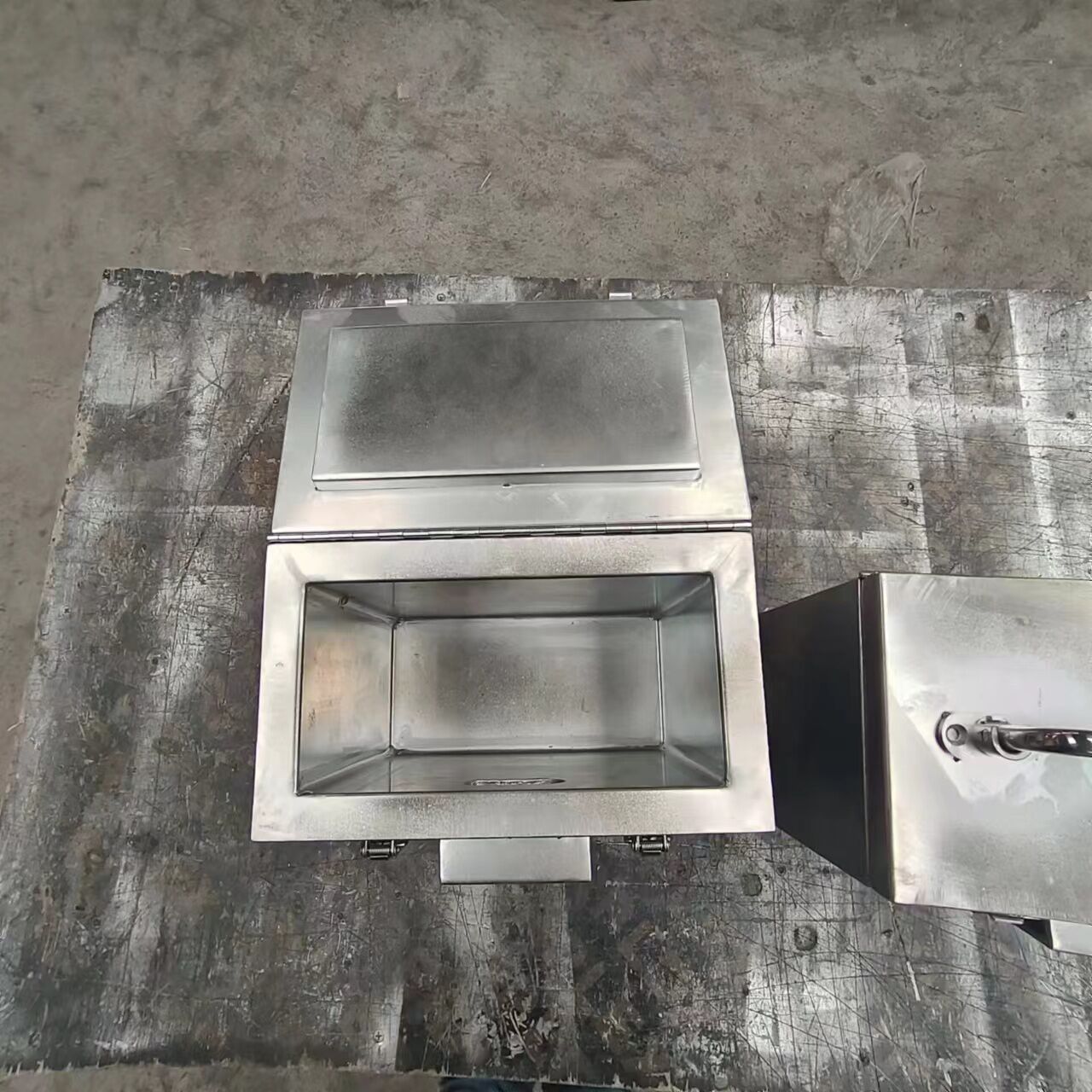 成都深入剖析铅箱：防护与存储的可靠伙伴